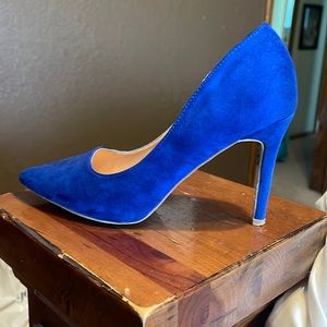 Size 8 blue Suede Heels